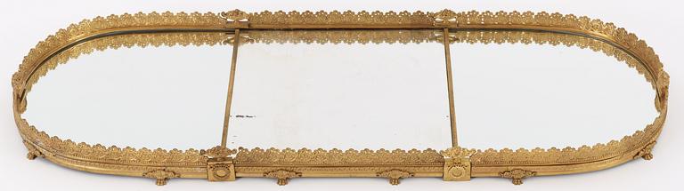 BORDSPLATEAU. Empirestil, 1800-talets andra hälft.