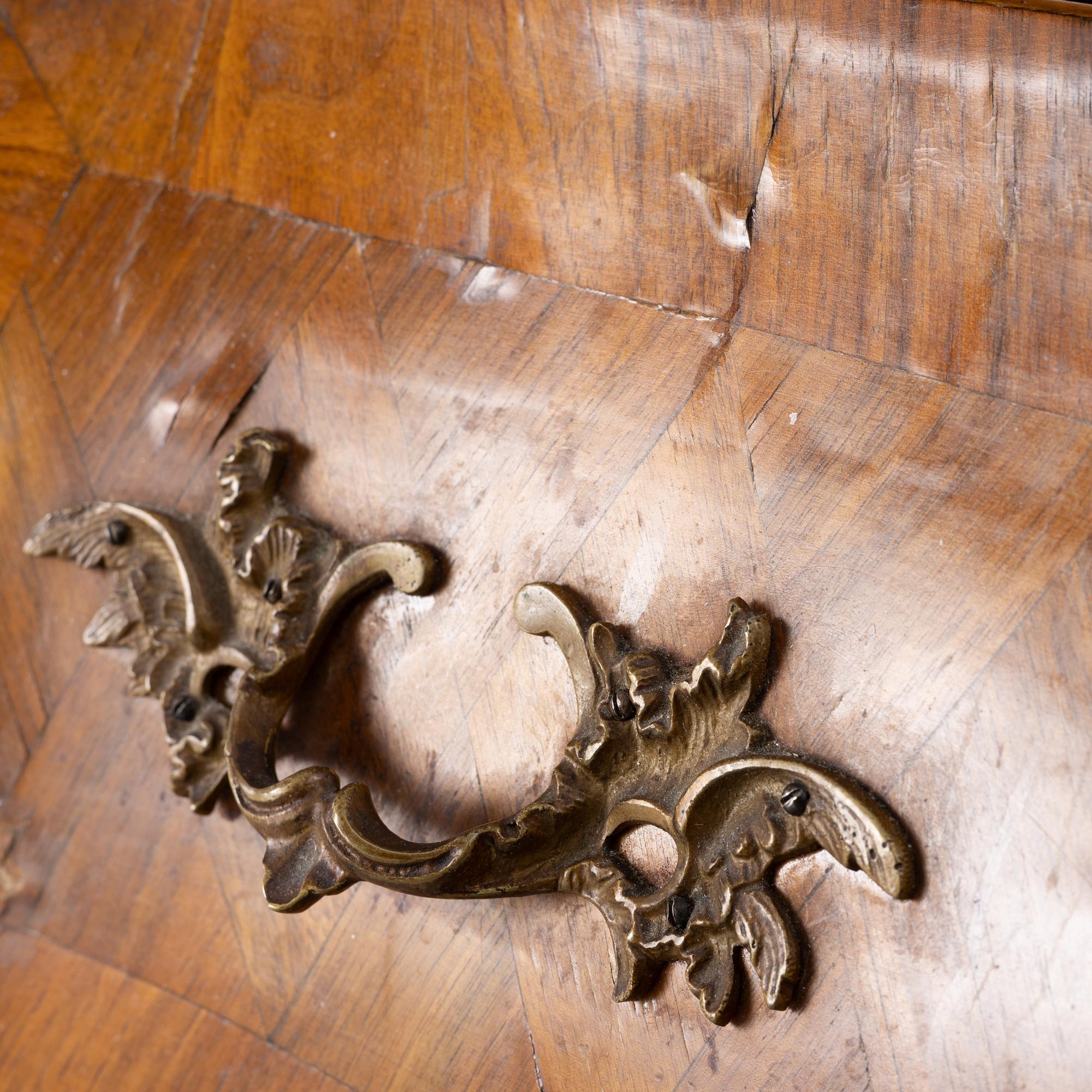 Chest of drawers, Rococo style, 20th century.