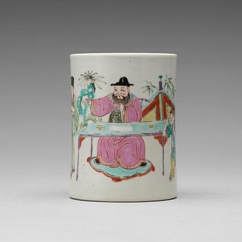 617. A famille rose brush pot, Qing dynasty, Yongzheng (1723-35).