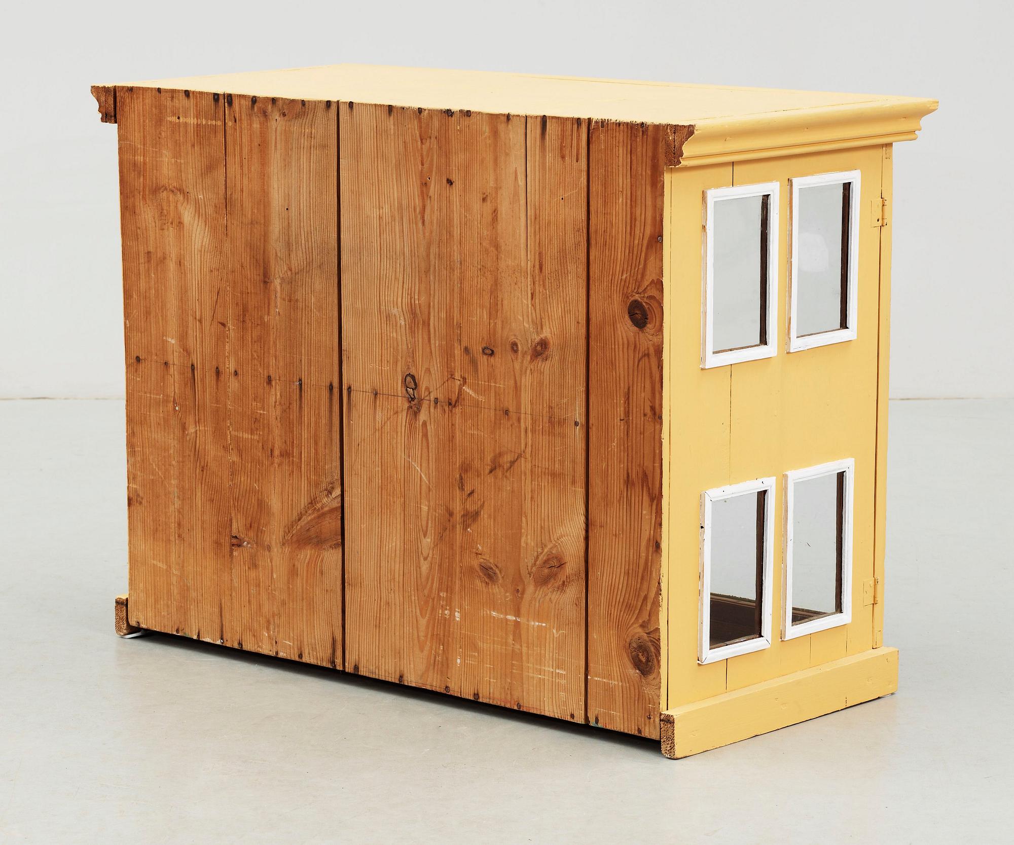 DOCKSKÅP, trä, 1900-talets första hälft.