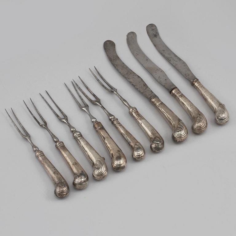 BESTICK, 9 st, silver och vitmetall, troligen England, rokoko, 1700-tal.