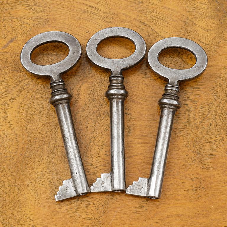 Display cabinet, 1920s-30s.