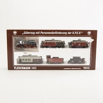 Fleischmann, 4 tågset, 1902, 1903, 1885 samt 391102, H0.