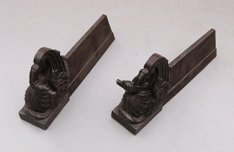 ELDHUNDAR, 1 par, gjutjärn, empire, 1800-talets första hälft.