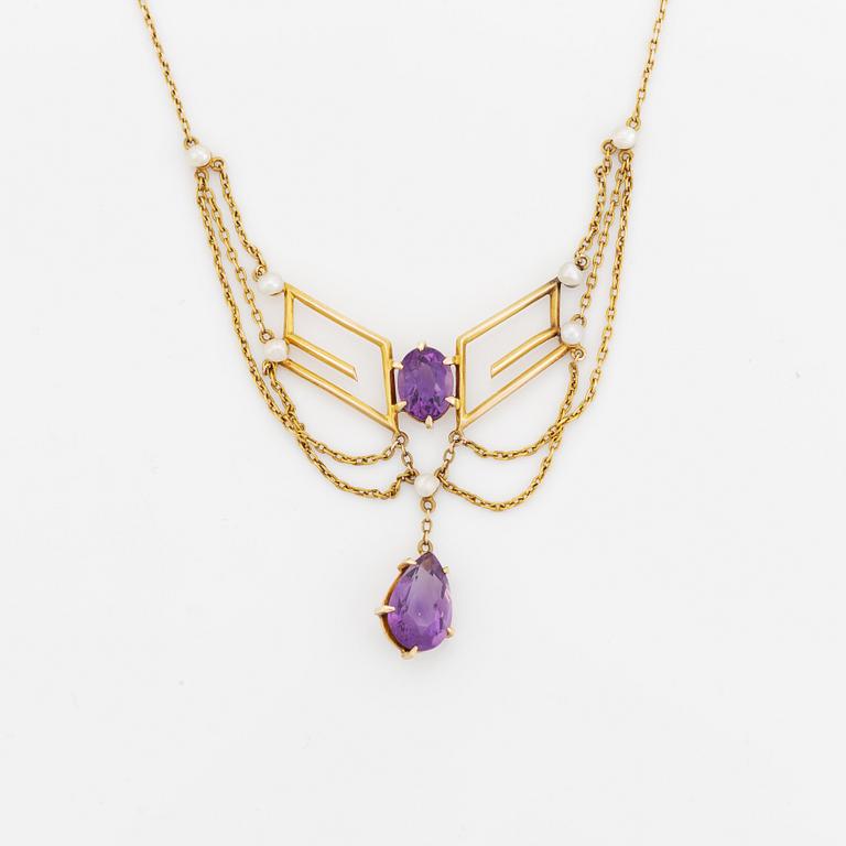 Amethyst and seed pearl necklace.
