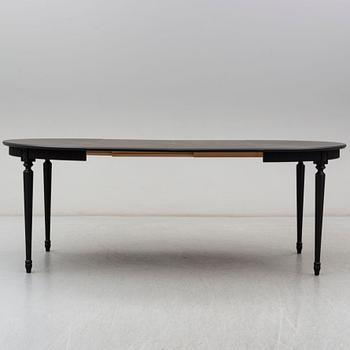 A painted Gustavian style dining table, second half of the 20th Century.