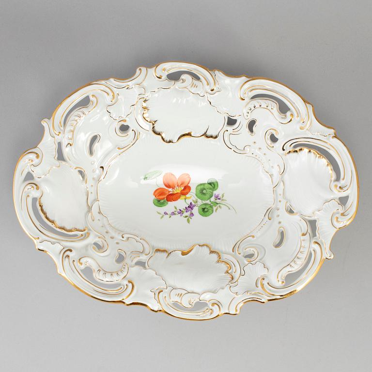 A Meissen porcelain serving dish, 20th century.