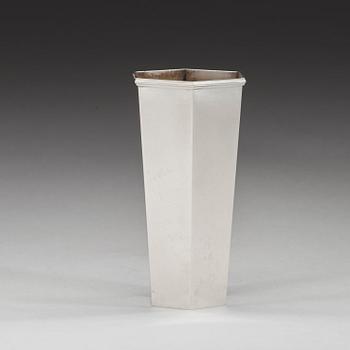 Wiwen Nilsson, a hexagonal sterling vase, Lund 1962.