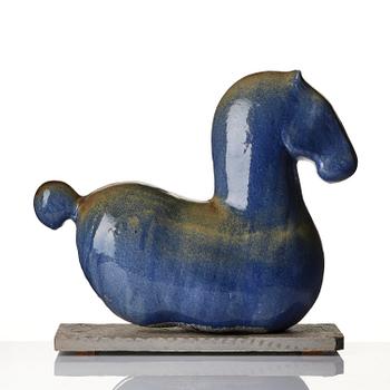 Ulla & Gustav Kraitz, a stoneware sculpture of a reclining horse, own studio, Förslöv.