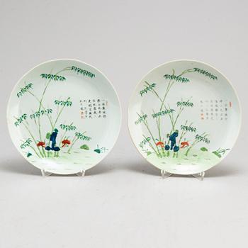 A pair of famille rose plates, late Qing dynasty.