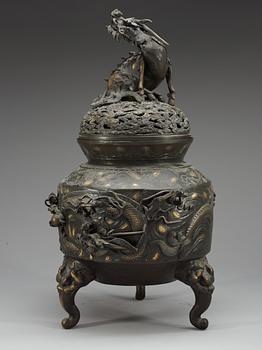 A Japanese bronze censer, Meiji (1868-1912).