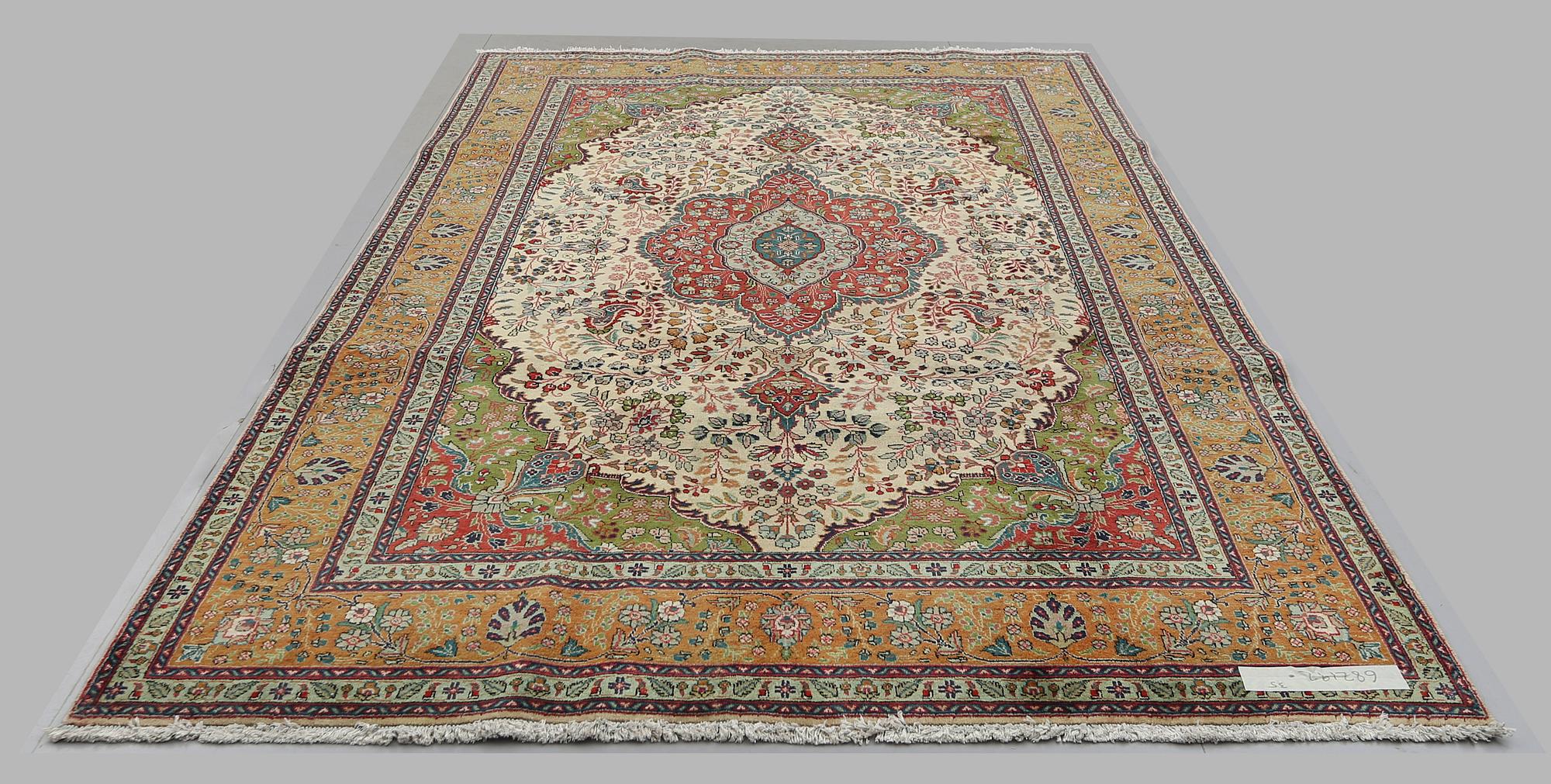 MATTA, Täbriz, ca 310 x 202 cm.