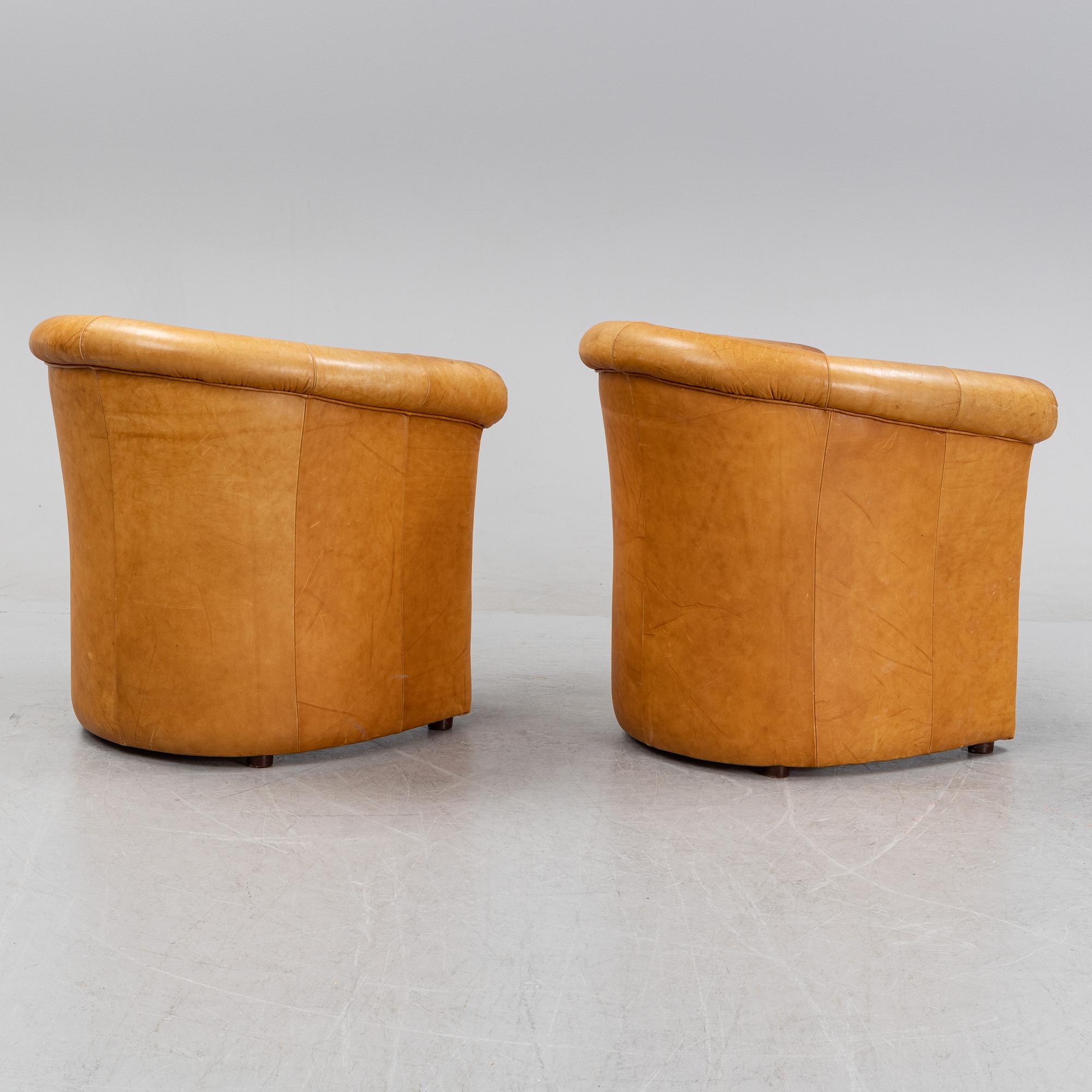 A pair of leather lounge chairs from Futura, Italy, late 20th Century.