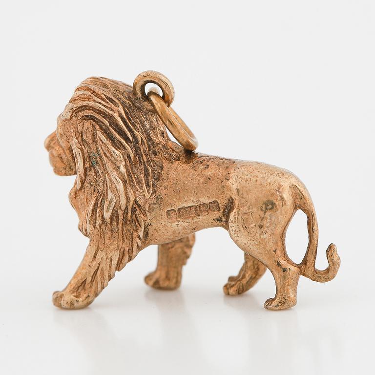 Lion pendant, 8K gold.