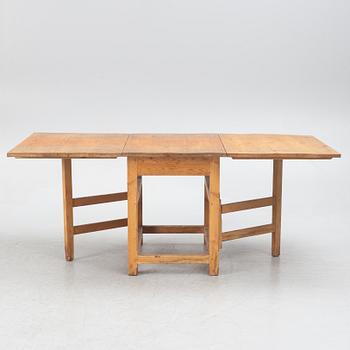 A gateleg table eith 6 + 6 chairs.