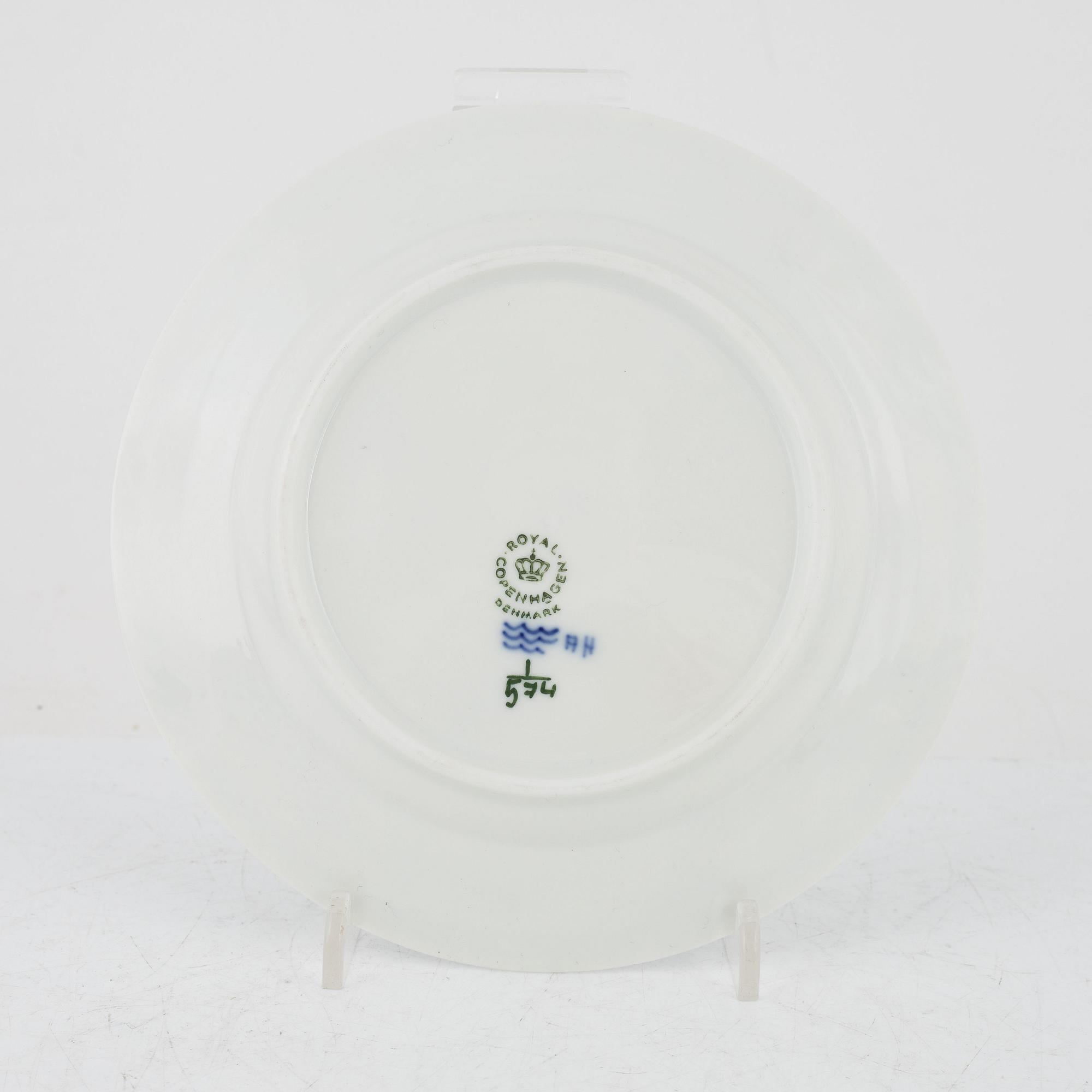 Kaffeservisdelar, 17 st, porslin", "Musselmalet", Royal Copenhagen, Danmark.