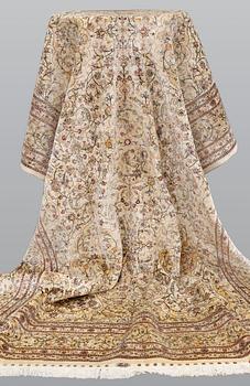Carpet, silk, oriental, approx. 279 x 184 cm.