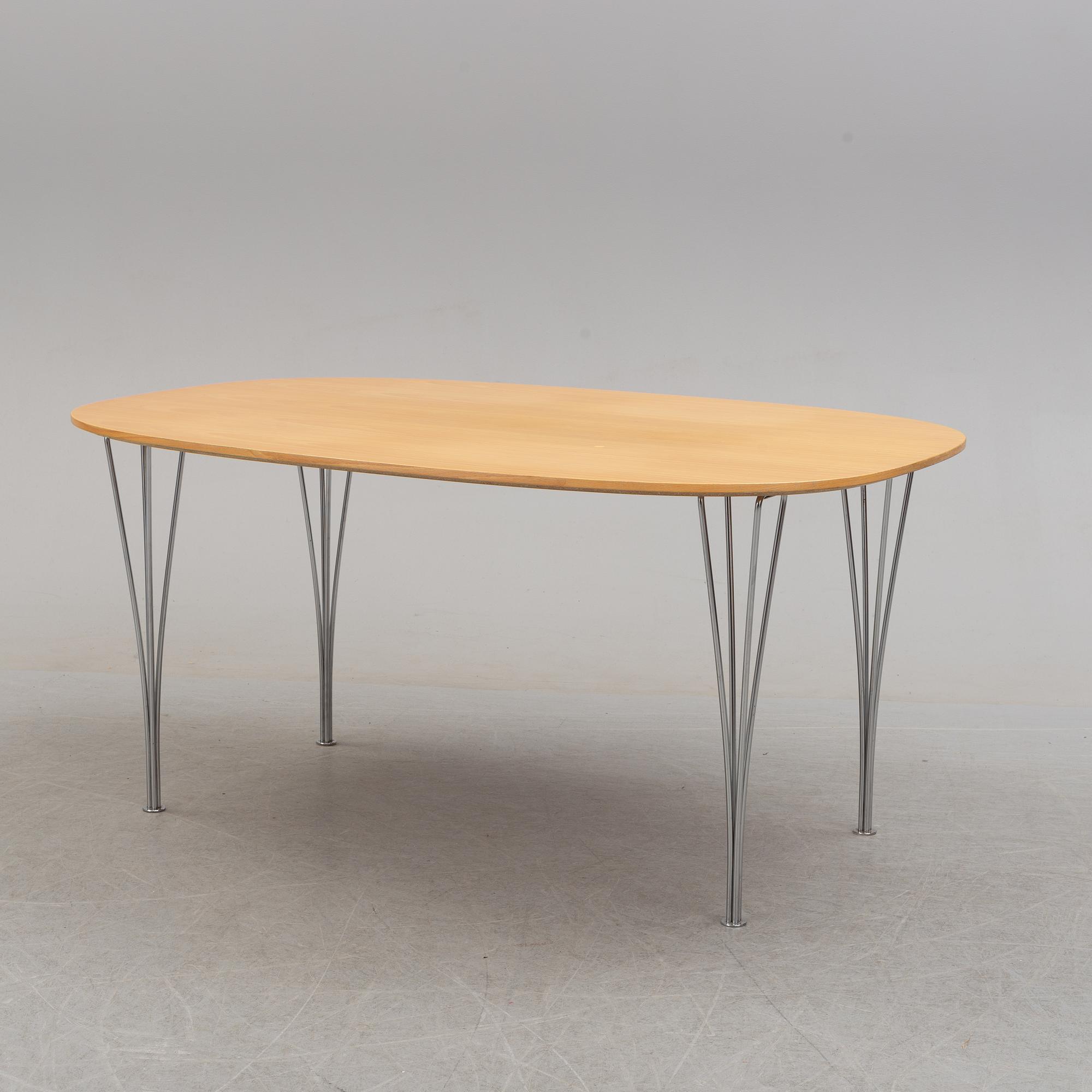 A 'Superellips' table by Bruno Mathsson and Piet Hein, Fritz Hansen, 1981.