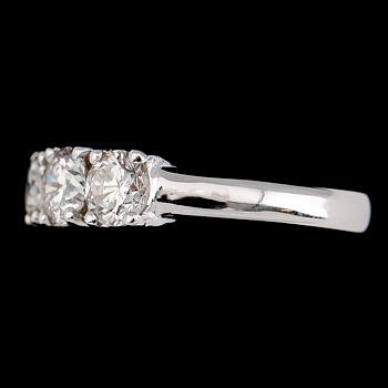 RING, 18 k vitguld, briljantslipade diamanter tot 1.84 ct.