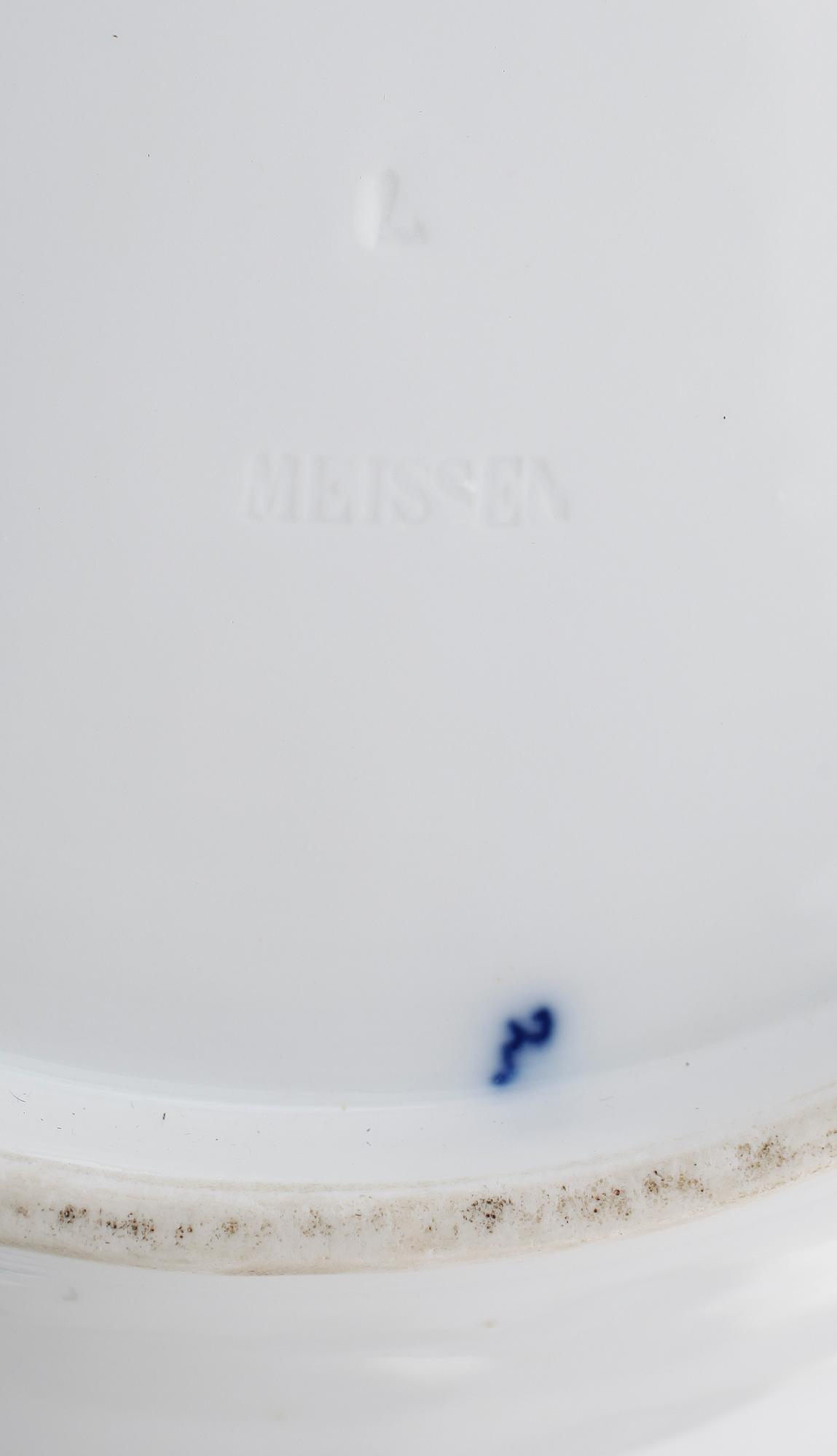 STEKFAT, 2 st, porslin, Meissen, 1900-talets första hälft.