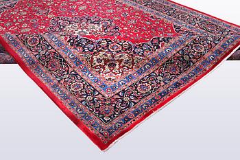 A carpet, Kashan, ca 395 x 295 cm.