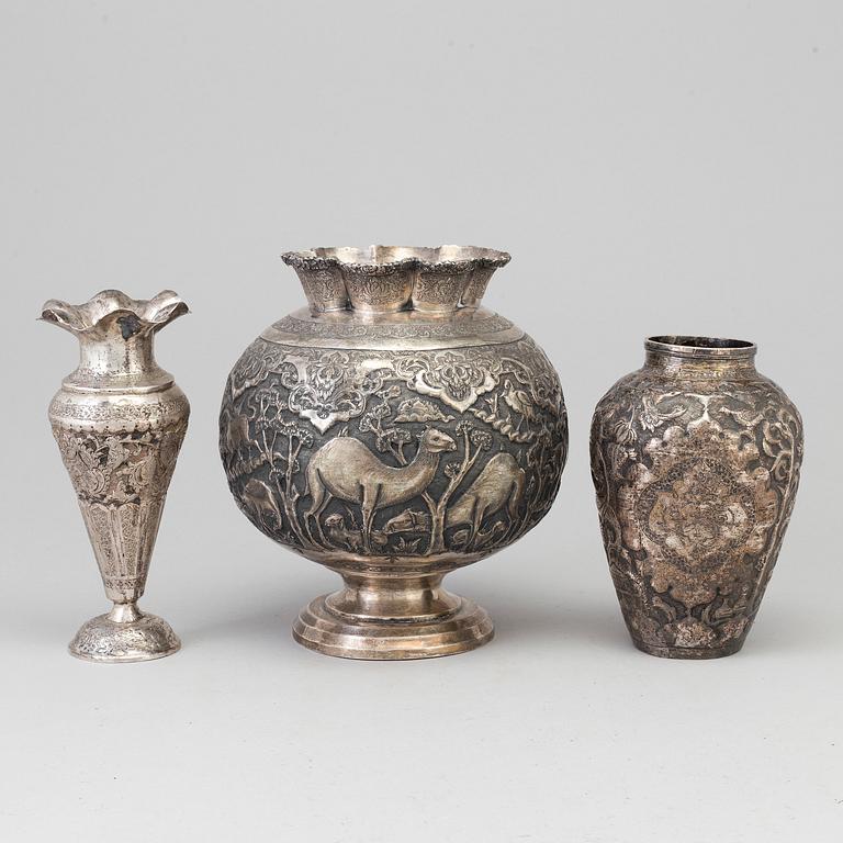 Vaser, 3 st, silver, möjligen persiska, 1900-tal.