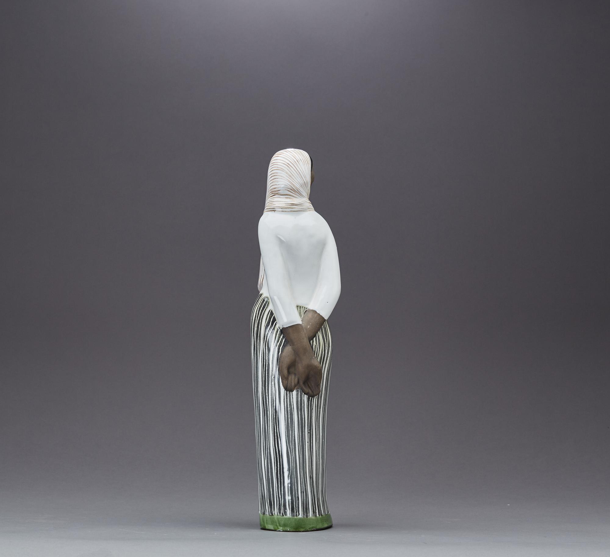 FIGURIN, "Indonesiska", signerad Mari Simmulson, Uppsala Ekeby, 1900-talets andra hälft.