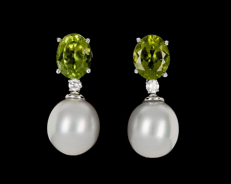 EARRINGS, peridote, brilliant cut diamond, tot.0.25 cts and cultured South sea pearl, app. 12,3 mm.