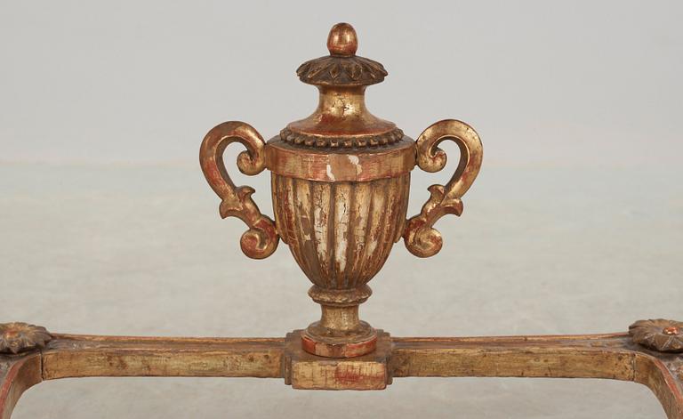 KONSOLBORD. Stockholmsarbete, 1700-talets slut. Gustavianskt.