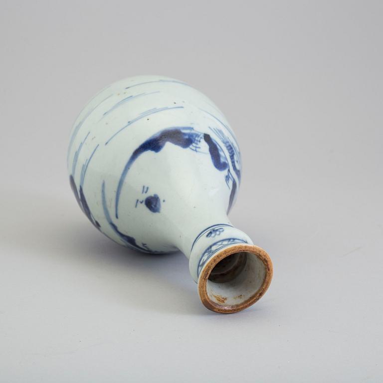 A blue and white vase, Qing dynasty, 18th Century.