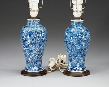 A pair of blue and white jars, Qing dynasty, Kangxi (1662-1772).