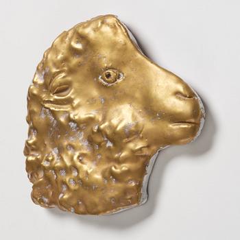 Hertha Hillfon, väggrelief.