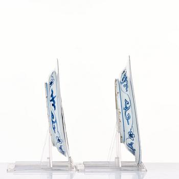 A pair of blue and white dishes, Transition, Tianqi/Chongzhen, 17th Century.