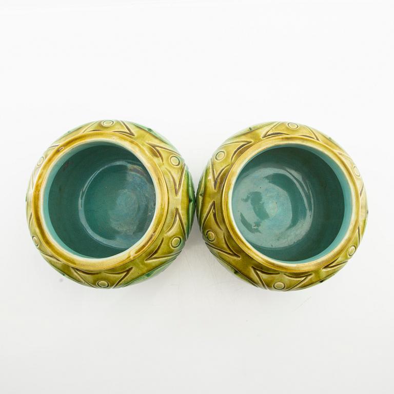 Albin Hamberg outer cover a pair of Höganäs stoneware from the 1890s.