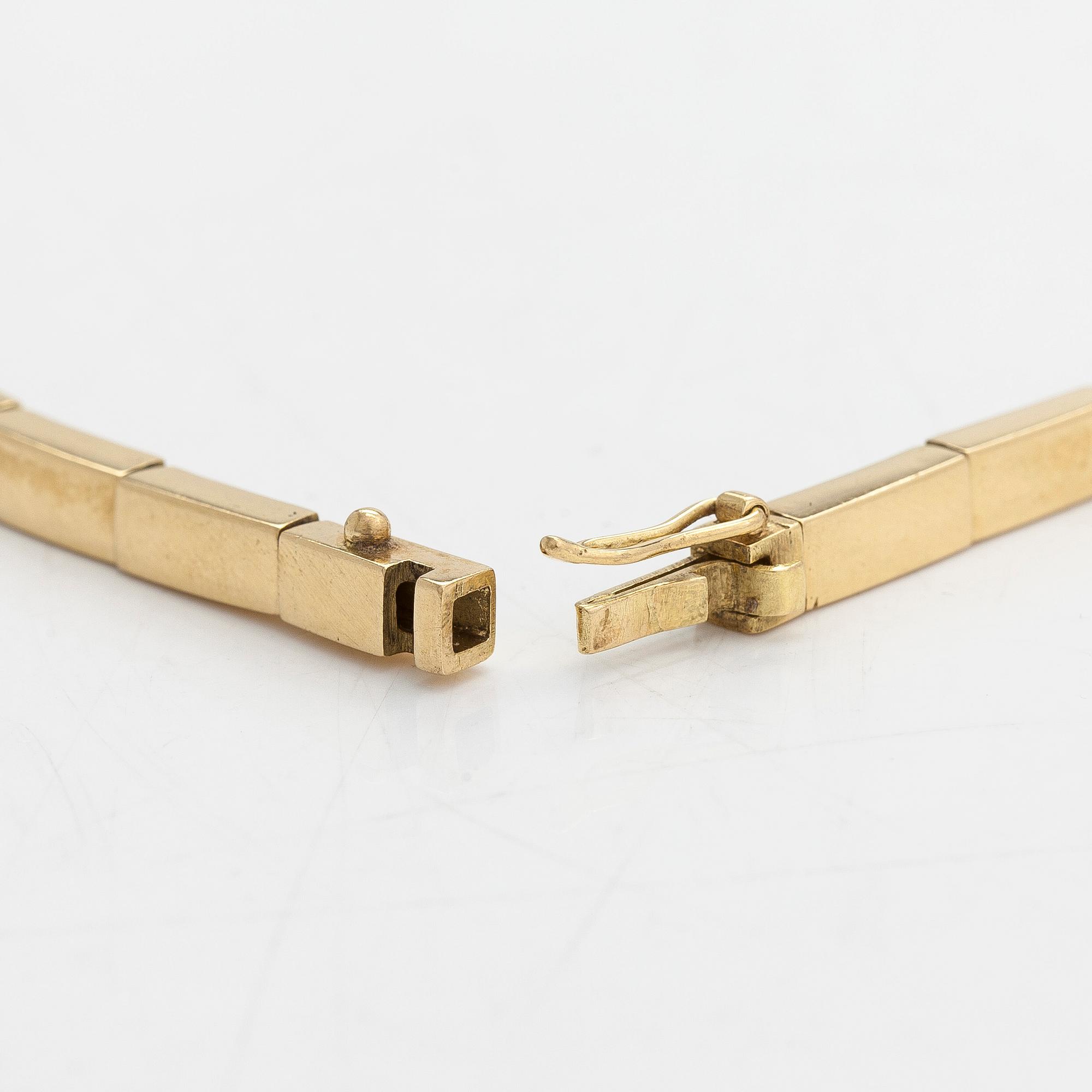 An 18K gold necklace, with brilliant- and baguette-cut diamonds totaling approx. 4.44 ct.