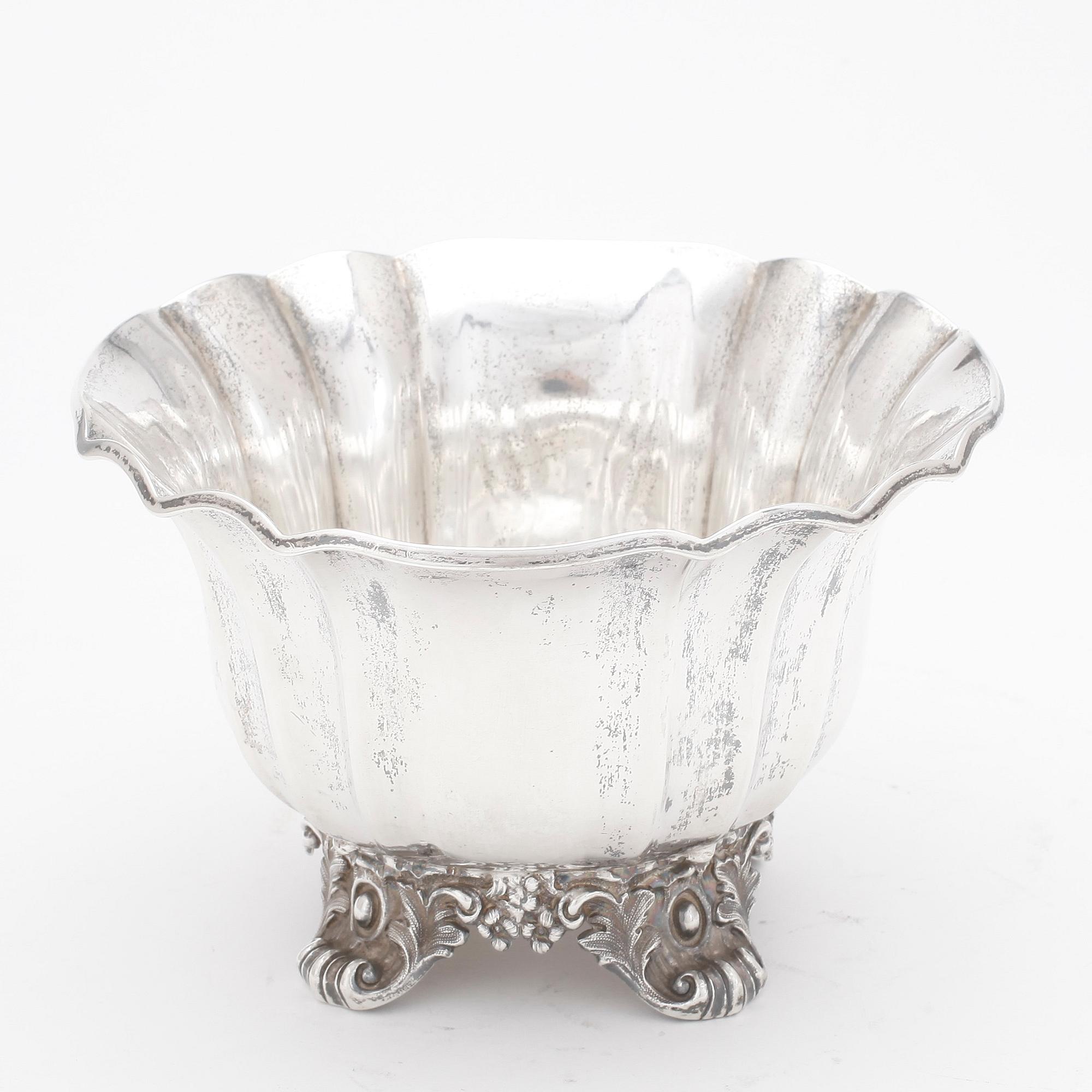 SKÅL, silver, G. Dahlgren, Stockholm, otydlig årsstämpel, 1800-talets andra hälft. Vikt ca 302g.