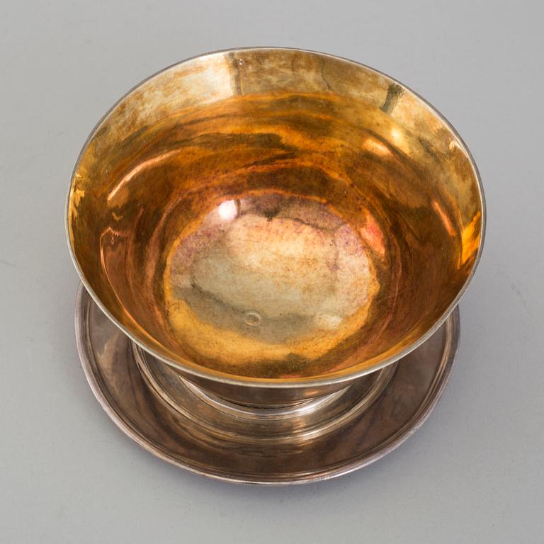 JOHAN GUSTAF ÅKERMAN, såsskål med fat, silver, Stockholm, 1820.