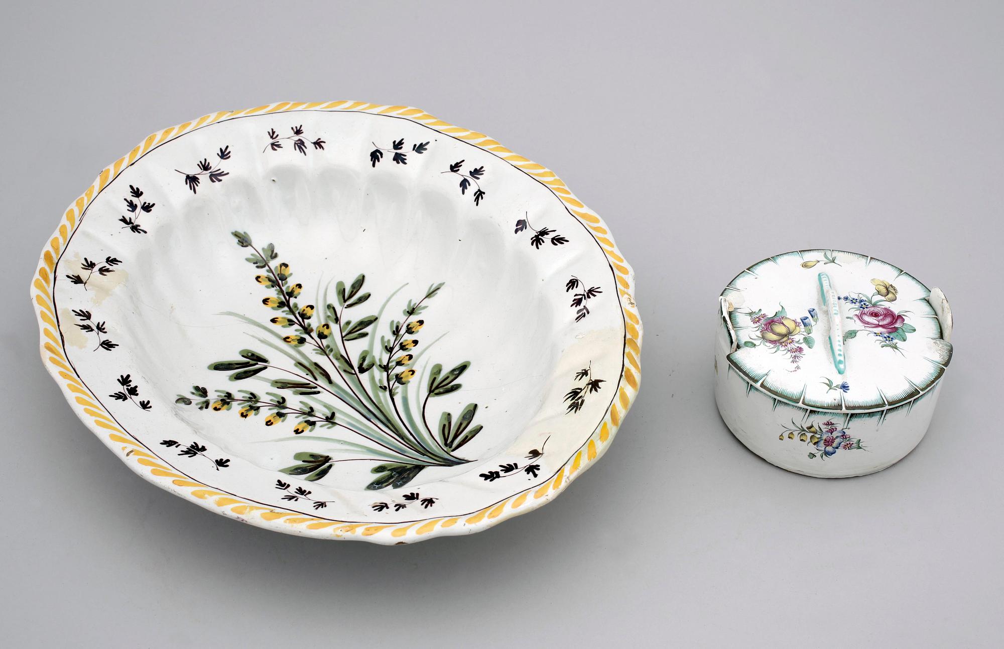 PARTI FAJANS, smörask samt fat, sekelskiftet 1900.