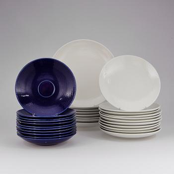 SERVISDELAR, 19 + 11 st, porslin, "Blå eld", Hertha Bengtsson, Rörstrand.