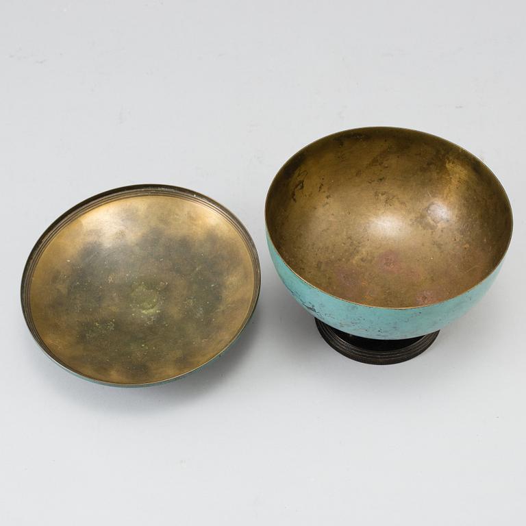 NILS FOUGSTEDT, An early 20th century patinated bronze bowl with cover by Nils Fougstedt.