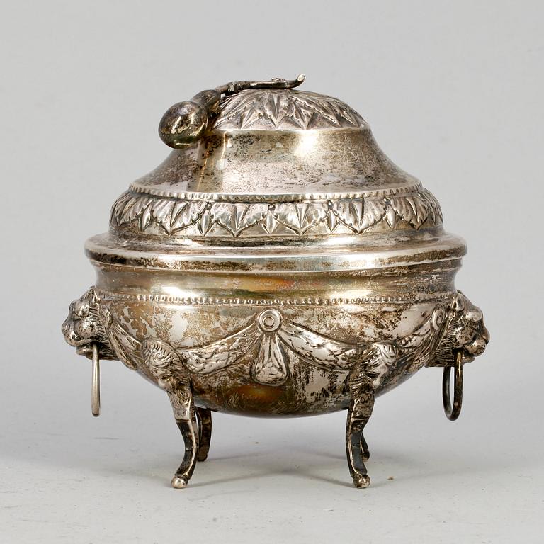 SOCKERSKÅL, silver, cirka 213 g, otydliga stämplar, troligen Centraleuropa, 1800-tal.