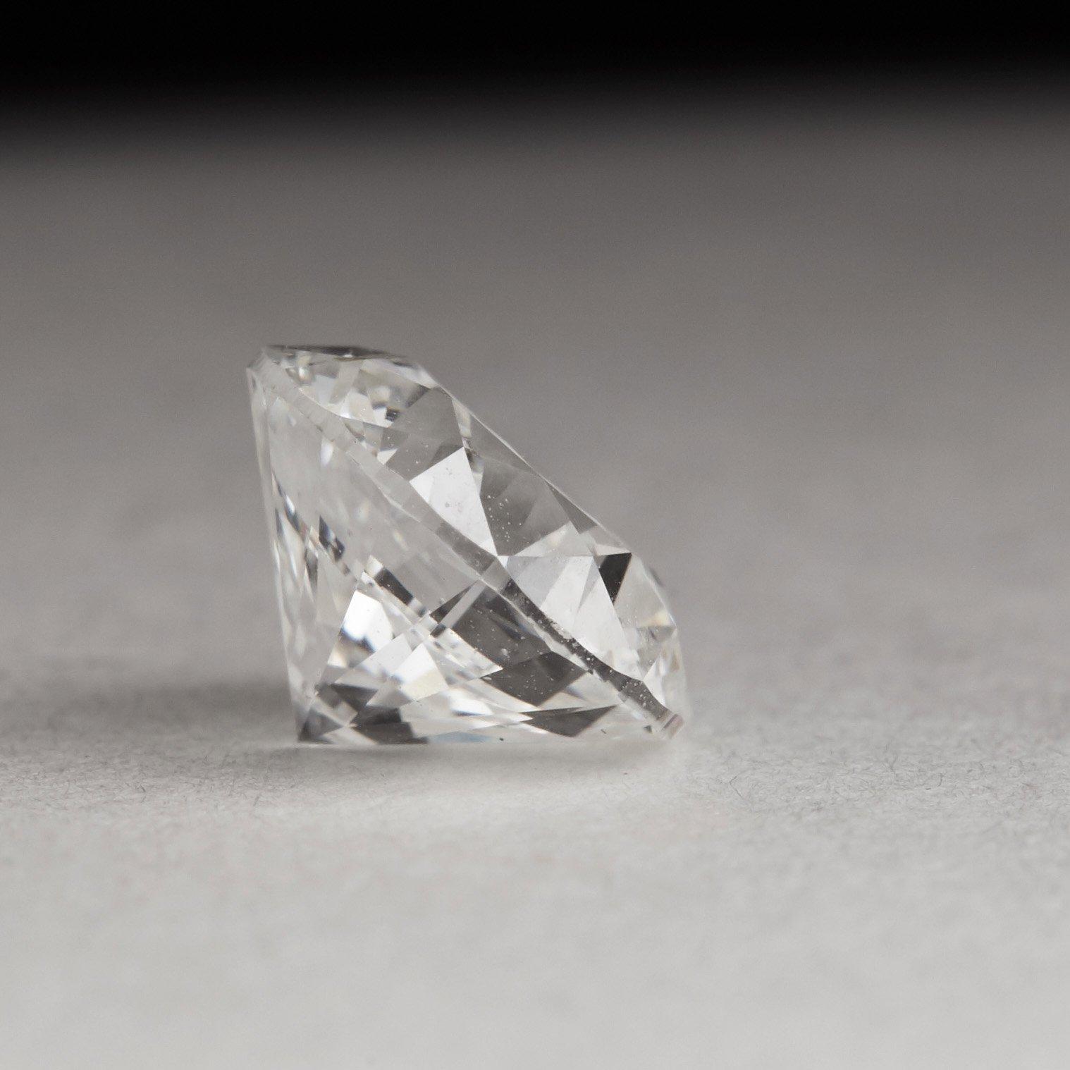 DIAMANT, oinfattad briljantslipad, 1.51 ct, E-F/VS enligt certifikat från IGI.