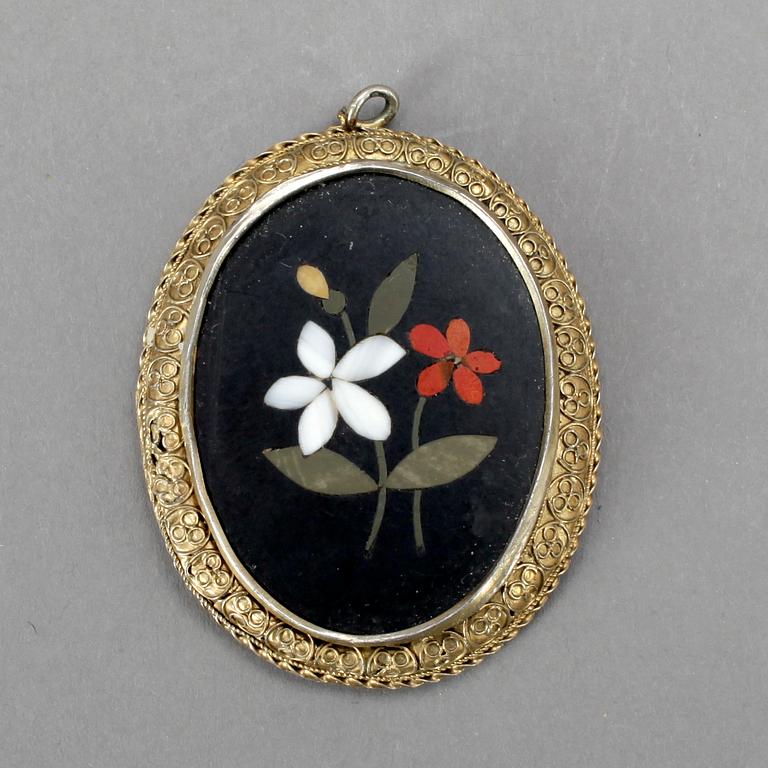 BROSCH, viktoriansk, Pietra Dura, guldram, 14 k, 1800-talets andra hälft.
