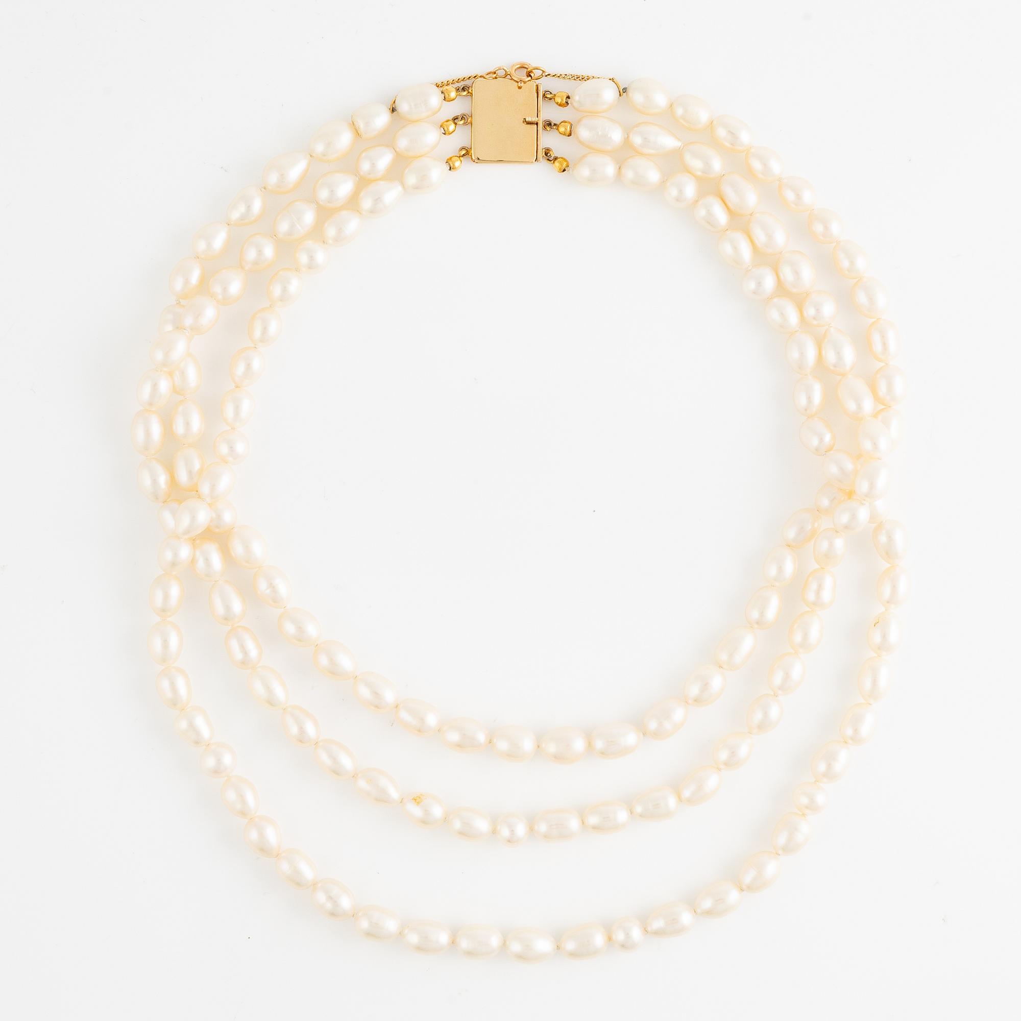 Necklace, cultured pearls, clasp 18K gold.