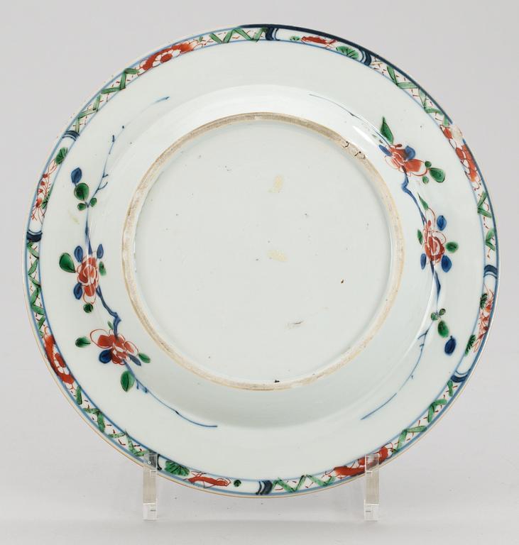 A famille verte dish, Qing dynasty, Kangxi (1662-1722).