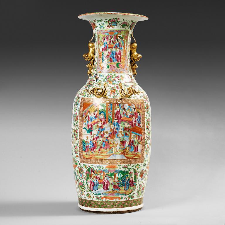 A large famille rose Canton vase, Qing dynasty, 19th Century.