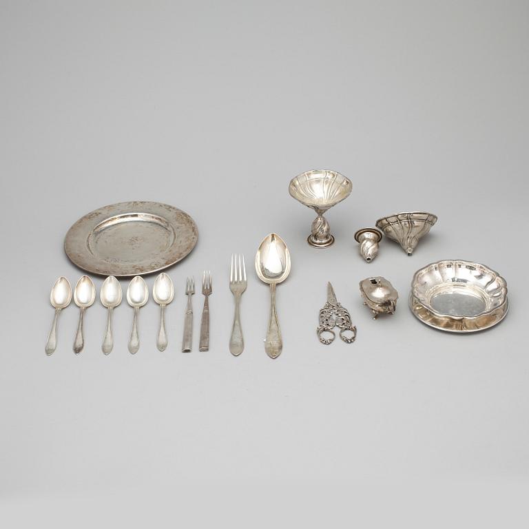 PARTI SILVER, 16 delar, olika länder samt ålder, mestadels 1900-tal. Vikt ca 760 gram.