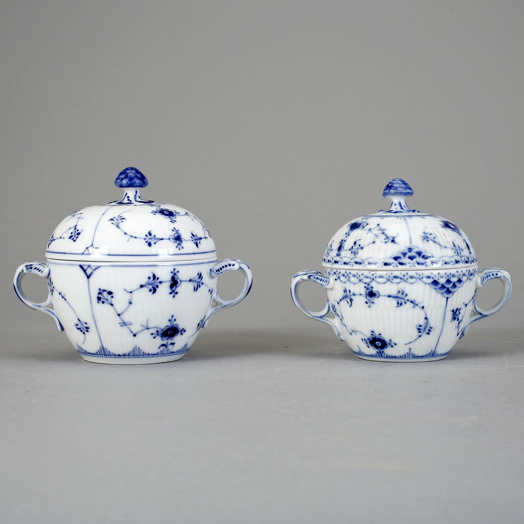 SOCKERSKÅLAR, ett par. "Musselmalet", Royal Copenhagen.