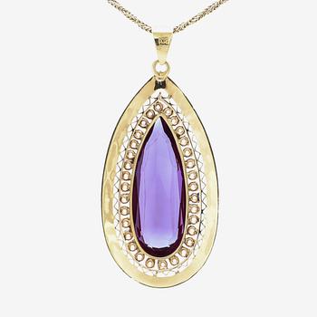 Necklace 18K and 14K gold with faceted synthetic purple sapphire.