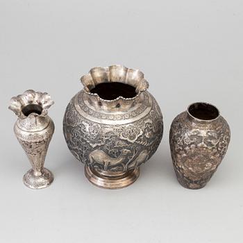 Vaser, 3 st, silver, möjligen persiska, 1900-tal.